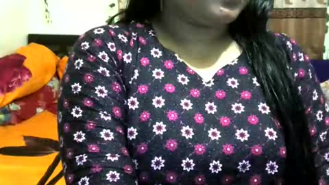 Snapshot of sruti23 chatting on May 5, 2:58 pm sruti online show from May 5, 2:58 pm
