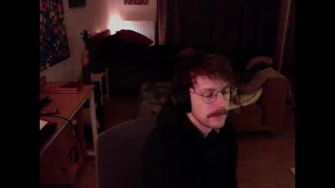 Snapshot of ssnttsnttsnss chatting on December 2, 12:19 am Roger online show from December 2, 12:19 am