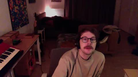 Snapshot of ssnttsnttsnss chatting on December 3, 12:13 am Roger online show from December 3, 12:13 am