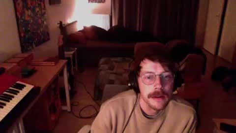 Snapshot of ssnttsnttsnss chatting on December 5, 2:42 am Roger online show from December 5, 2:42 am