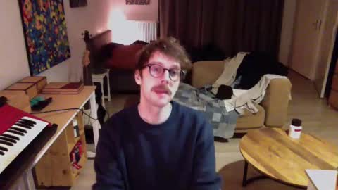 Snapshot of ssnttsnttsnss chatting on December 7, 12:41 am Roger online show from December 7, 12:41 am
