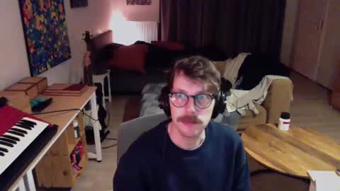Snapshot of ssnttsnttsnss chatting on December 7, 3:47 am Roger online show from December 7, 3:47 am