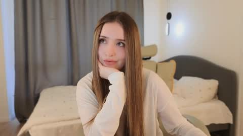 Snapshot of ssurf_time chatting on June 5, 7:03 am Chloe online show from June 5, 7:03 am