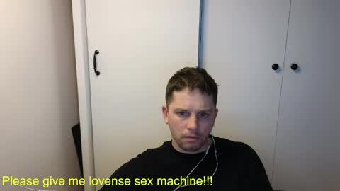 Snapshot of st1vemaster01 chatting on April 5, 2:14 pm st1vemaster01 online show from April 5, 2:14 pm