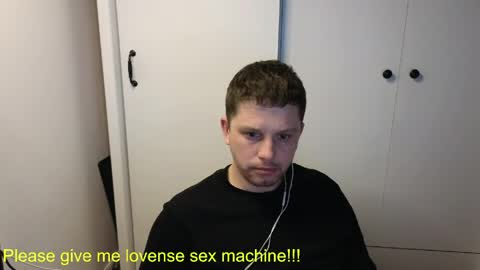 Snapshot of st1vemaster01 chatting on April 15, 1:51 pm st1vemaster01 online show from April 15, 1:51 pm
