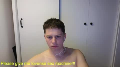 Snapshot of st1vemaster01 chatting on April 16, 2:40 pm st1vemaster01 online show from April 16, 2:40 pm