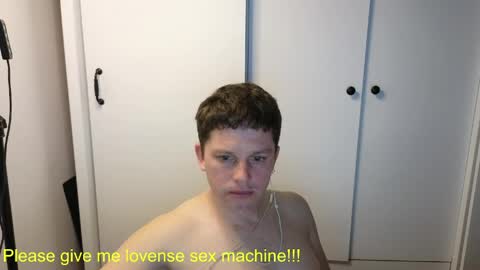 Snapshot of st1vemaster01 chatting on May 6, 3:17 pm st1vemaster01 online show from May 6, 3:17 pm