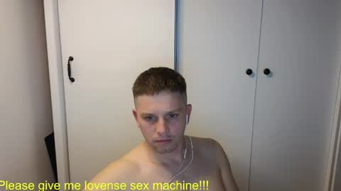 Snapshot of st1vemaster01 chatting on May 18, 2:12 pm st1vemaster01 online show from May 18, 2:12 pm