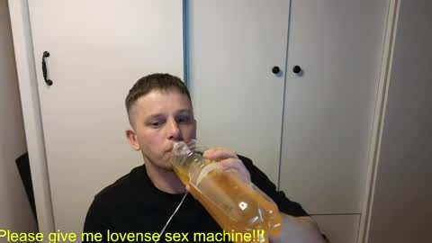 Snapshot of st1vemaster01 chatting on May 21, 3:08 pm st1vemaster01 online show from May 21, 3:08 pm