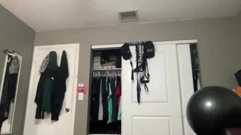 Snapshot of st22fe69 chatting on December 18, 2:06 am Jose online show from December 18, 2:06 am