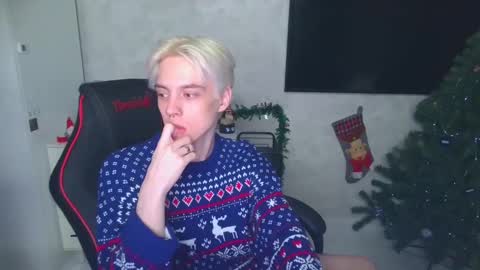 Snapshot of st_koshin chatting on December 24, 9:11 pm Nick Gasai online show from December 24, 9:11 pm