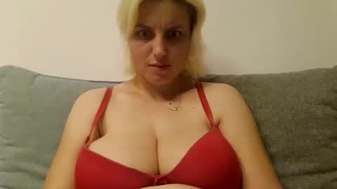 Amelly online show from November 7, 10:10 pm