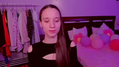 Snapshot of staceycutie chatting on February 5, 6:01 pm StaceyCutie online show from February 5, 6:01 pm