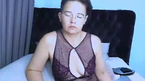 Snapshot of staceydarling chatting on July 8, 9:14 am staceydarling online show from July 8, 9:14 am
