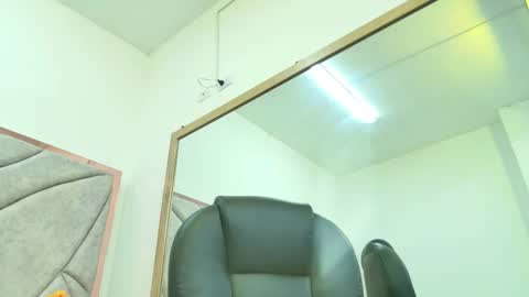 Stacey lee online show from November 19, 9:15 pm