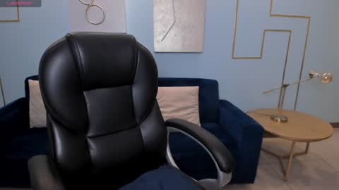 Snapshot of staceywood_ chatting on December 3, 10:28 am Stacy Woods online show from December 3, 10:28 am