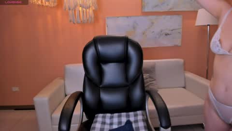 Snapshot of staceywood_ chatting on December 19, 4:57 pm Stacy Woods online show from December 19, 4:57 pm