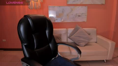 Snapshot of staceywood_ chatting on December 23, 1:45 pm Stacy Woods online show from December 23, 1:45 pm