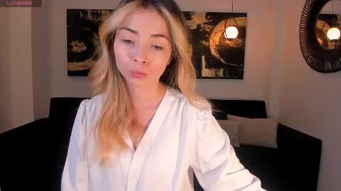 Snapshot of staceywood_ chatting on July 3, 11:05 am Stacy Woods online show from July 3, 11:05 am