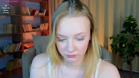 Snapshot of staceyyjones chatting on June 1, 10:28 am Stacey online show from June 1, 10:28 am