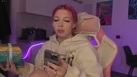 Stacy online show from February 26, 7:24 pm