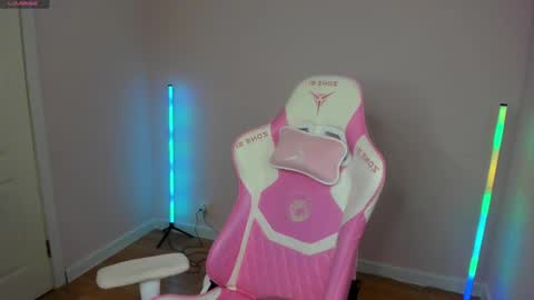 Snapshot of stacy_riiver chatting on February 4, 11:27 am Stacy Mon Tue Wed Thu Fri Sun GMT GMT 3 1000am - 0400pm  online show from February 4, 11:27 am