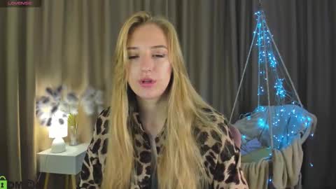 Snapshot of stacy_riiver chatting on October 12, 9:19 am Stacy Mon Tue Wed Thu Fri Sun GMT GMT 3 1000am - 0400pm  online show from October 12, 9:19 am