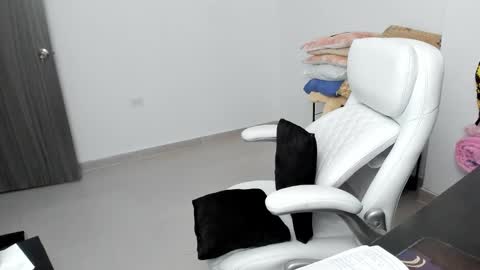 Zulma Yisset online show from February 5, 2:19 am