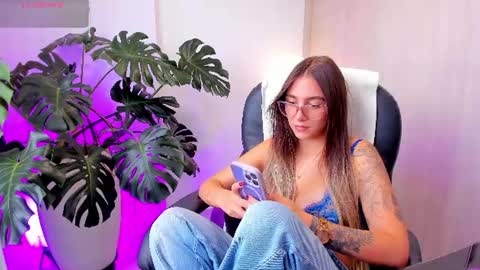 Snapshot of stacyconner chatting on July 18, 7:50 pm Stacy Conner online show from July 18, 7:50 pm