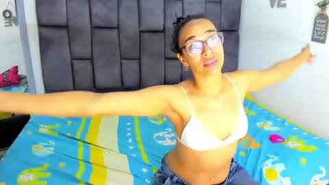 Snapshot of stacyfoxx_ chatting on June 27, 6:24 pm stacy fox online show from June 27, 6:24 pm