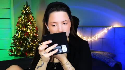 Snapshot of stacygonzales_ chatting on January 4, 6:09 am Bye bye dear See you on December 3st  online show from January 4, 6:09 am