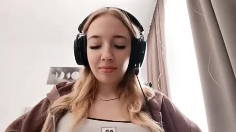 Mila online show from February 16, 6:09 am