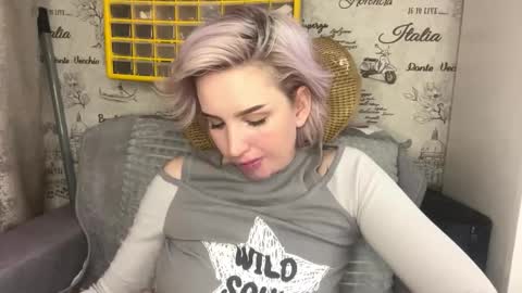 Emma online show from March 6, 9:11 pm