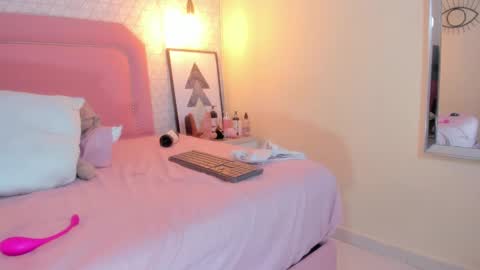 KEIMI  online show from February 5, 9:25 am