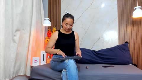 Snapshot of stangela_rivera chatting on March 6, 12:01 pm Angel Rivera online show from March 6, 12:01 pm