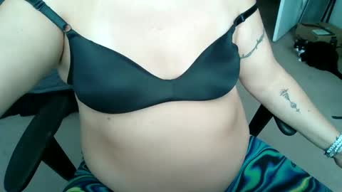 Snapshot of starella___saxxxton chatting on December 7, 5:53 pm starella___saxxxton online show from December 7, 5:53 pm