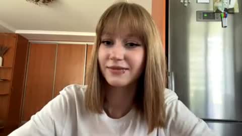 Snapshot of starhetzler chatting on June 21, 11:24 am Adele online show from June 21, 11:24 am