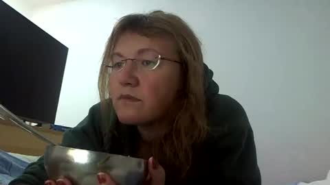 starlagurl online show from December 6, 1:44 pm