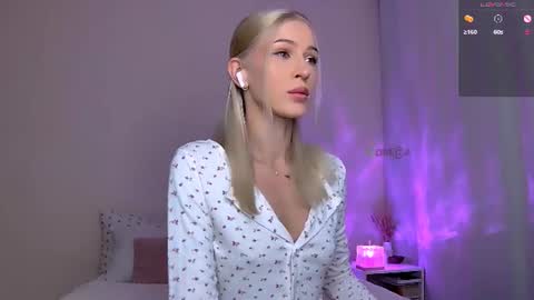 Snapshot of starlightstacey chatting on July 28, 4:08 am Stacey online show from July 28, 4:08 am
