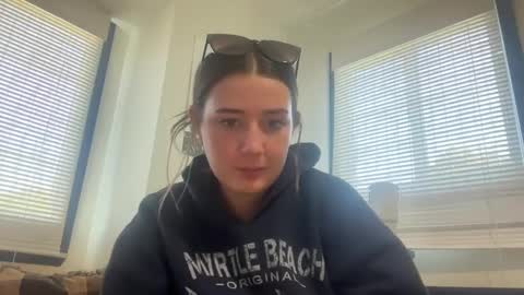 Snapshot of starqueenieee chatting on September 8, 4:28 pm starqueenieee online show from September 8, 4:28 pm