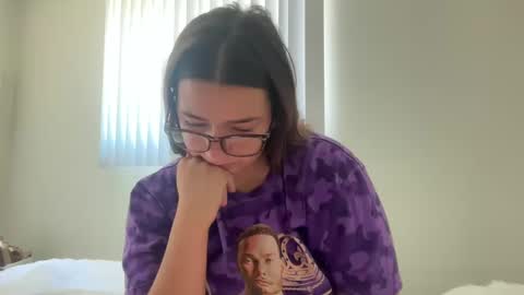 Snapshot of starqueenieee chatting on October 8, 5:21 pm starqueenieee online show from October 8, 5:21 pm