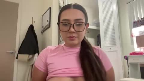 Snapshot of starqueenieee chatting on October 24, 6:26 pm starqueenieee online show from October 24, 6:26 pm