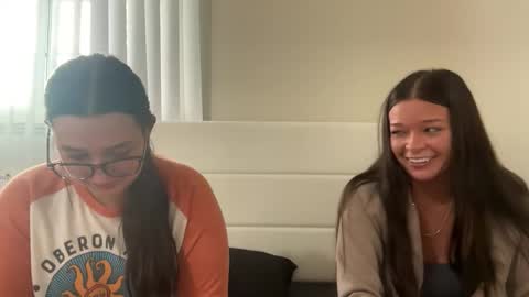 Snapshot of starqueenieee chatting on October 30, 10:21 pm starqueenieee online show from October 30, 10:21 pm