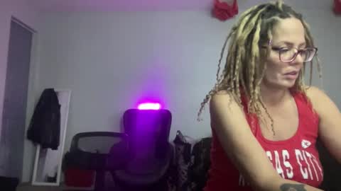 Snapshot of starrlane9999 chatting on December 4, 3:15 am Starrlane9999 online show from December 4, 3:15 am