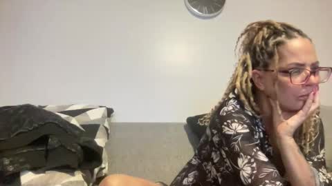 Snapshot of starrlane9999 chatting on December 13, 6:31 am Starrlane9999 online show from December 13, 6:31 am