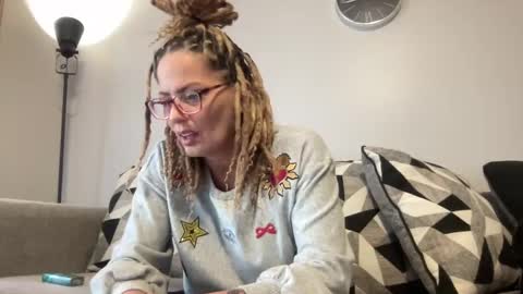 Snapshot of starrlane9999 chatting on December 13, 3:32 pm Starrlane9999 online show from December 13, 3:32 pm