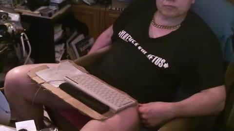 Snapshot of starterxyman chatting on April 22, 4:52 pm starterxyman online show from April 22, 4:52 pm