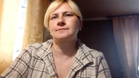 Snapshot of starvibe1010 chatting on May 31, 10:11 am Helen online show from May 31, 10:11 am