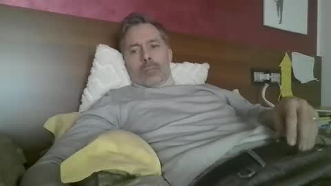 Snapshot of steel80 chatting on December 17, 9:37 am steel80 online show from December 17, 9:37 am