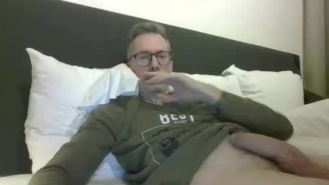 Snapshot of steel80 chatting on January 15, 2:27 am steel80 online show from January 15, 2:27 am